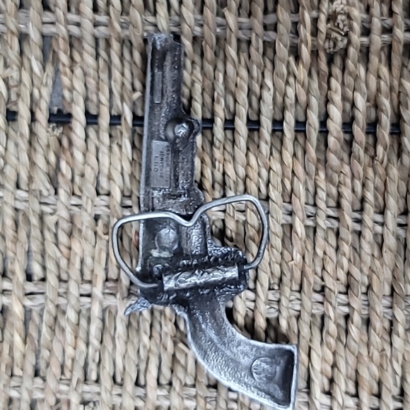 Vintage 1979 Bergamot Brass Works 156 Colt Revolver Gun Belt Buckle White Brass - Picture 4 of 5